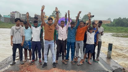 Bihar news: One end of barmasia bridge over  ulai river has sunken traffic has been disturbed in jamui news