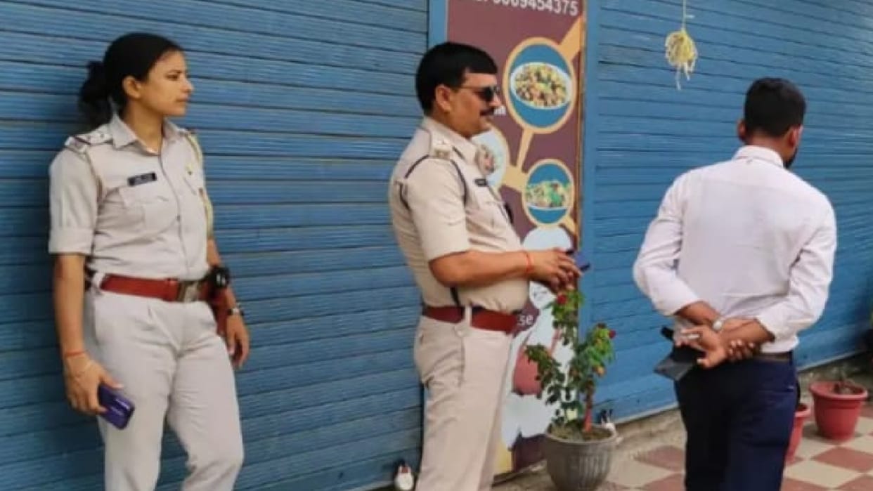 Bihar News: Dirty work was going on in a guest house in Patna, police raided and caught many red handed