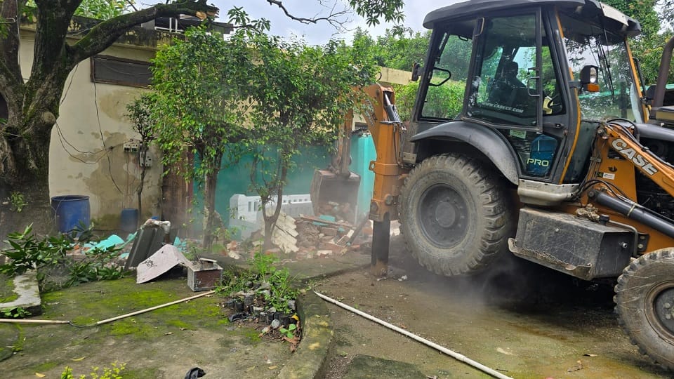 The administration demolished illegal tombs built inside three resorts in ramnagar