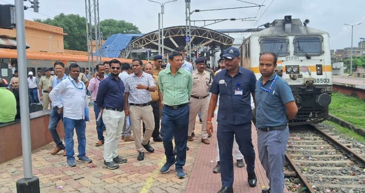 Bihar: डीआरएम ने सुल्तानगंज स्टेशन का किया निरीक्षण, किया वंदे भारत एक्सप्रेस के ठहराव का ऐलान
