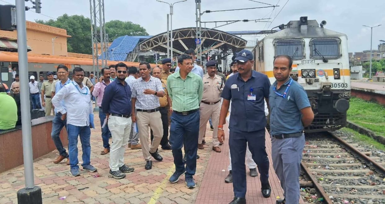 DRM inspected Sultanganj station, announced stoppage of Vande Bharat Express