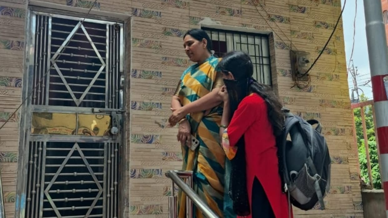 Womens Commission member Dr. Pushpa Pandey arrived to inspect the hotel in Bareilly