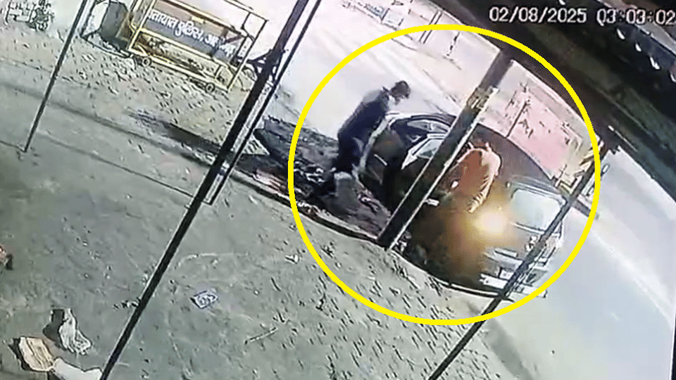 Six batteries stolen after breaking the lock of ATM room