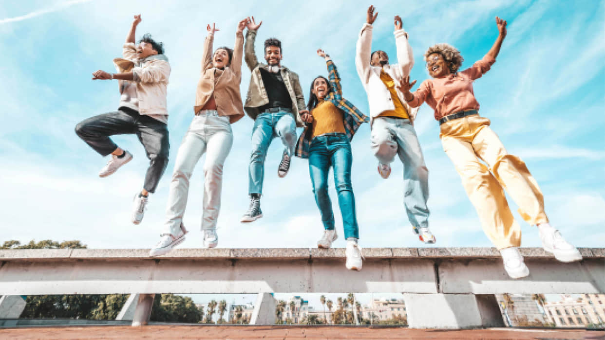 Friendship Day Special Try These Trendy Poses with Your Besties for Perfect Clicks