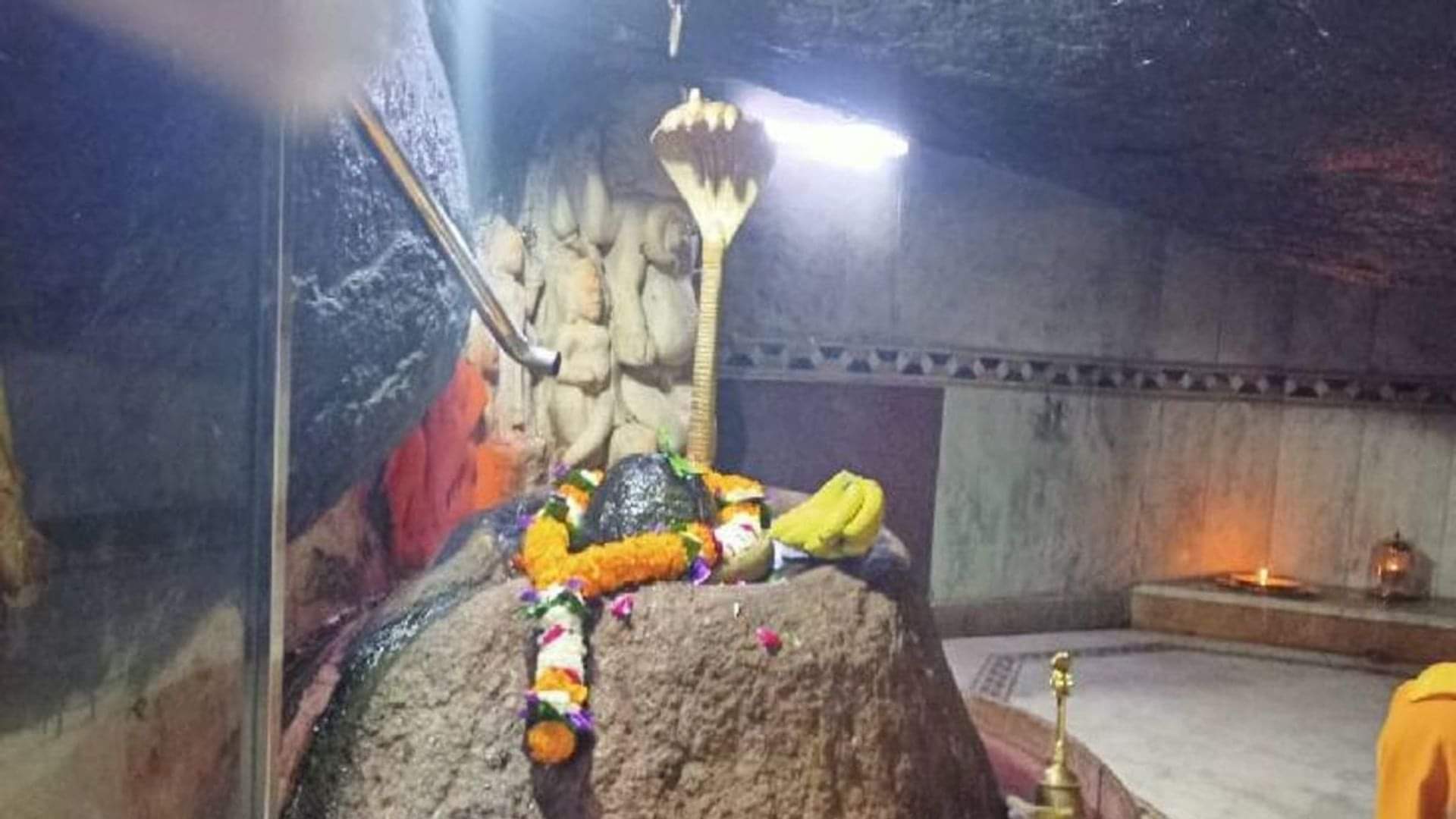 MP: Siddhpeeth Gupteshwar Mahadev Temple is a center of faith for devotees in the month of Sawan News in hindi