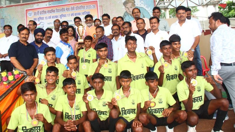 Jhansi division became the leader after defeating Moradabad team by 4-2