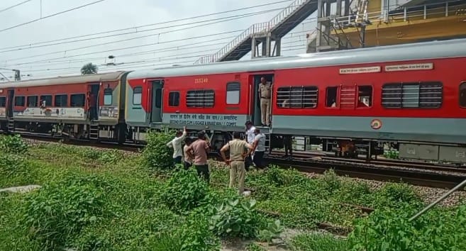 Kanpur Dehat Breakdown of Subedarganj Jammu Mail train stopped at Rura station left after 15 minutes of repair