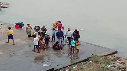 Tired of husband beating woman jumped from Geman bridge fishermen saved her life on time in Janjgir Champa