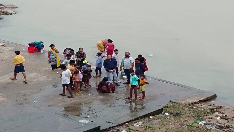 महिला ने गेमन पुल से लगाई छलांग