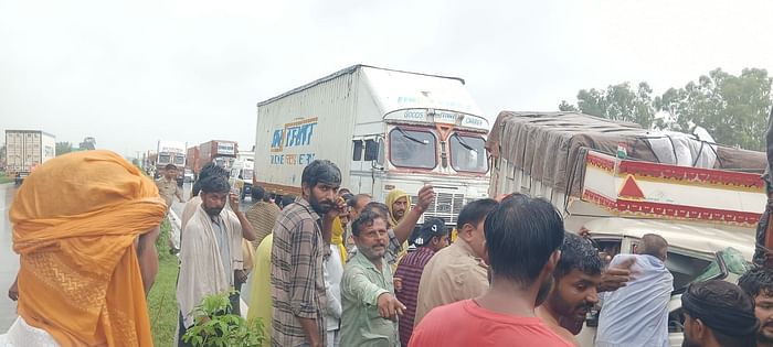 UP: दो बच्चियां, खून से सने दंपती और बहन की पांच लाशें, ऐसा हादसा...पूरा परिवार खत्म; मंजर देख कांप गई रूह whole family died on the spot; the soul trembled after seeing the scene
