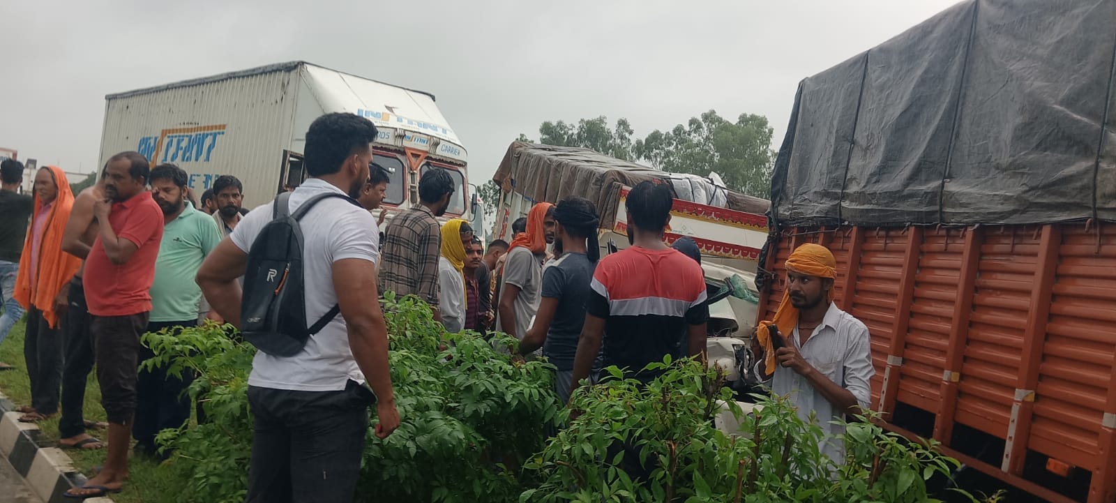 Painful pictures of Mainpuri accident - writhing girls, bodies soaked in blood, five people died in no time