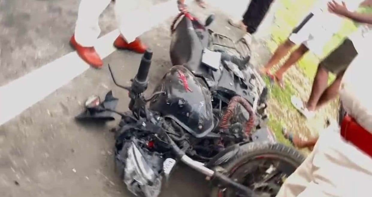 young man died in a road accident in Nalanda, bike rider was doing stunts by waving a sword
