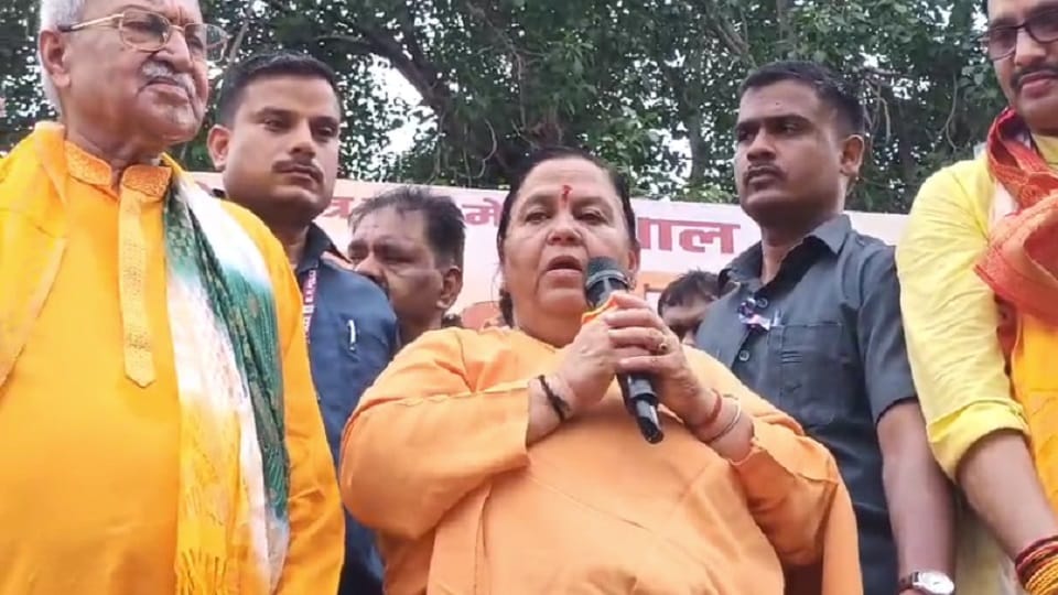 Ex mp CM Uma Bharti raised questions on administration said neither Modi nor Yogi give guarantee