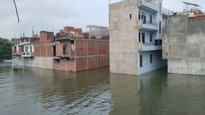 Kanpur Yamuna water level in Ghatampur decreased by half a meter relief expected in affected areas