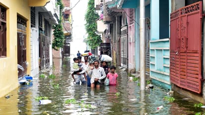 Prayagraj Flood News: Ganga and Yamuna Cross Danger Mark, Thousands of Homes Submerged