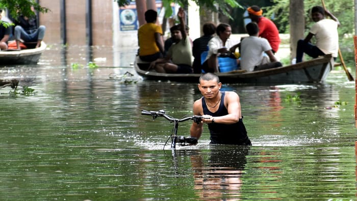 UP Flood Alert News: Ganga-Yamuna Cross Danger Mark in Prayagraj, Boats Deployed in 27 Villages