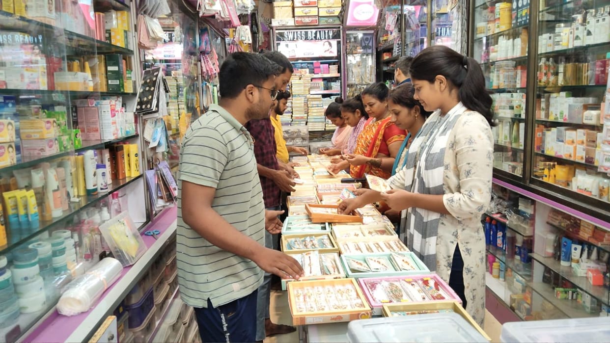 Raksha Bandhan 2025 Demand for rakhis with crystal sandalwood and jewellery in jaunpur