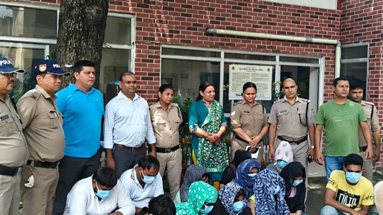 Prostitution was going on in the hotel 13 arrested including eight women Uttarakhand News in hindi