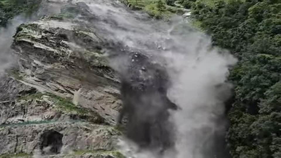 Landslide Tragedy Chamoli workers injured working under construction Vishnugad Pipalkoti Hydroelectric Project