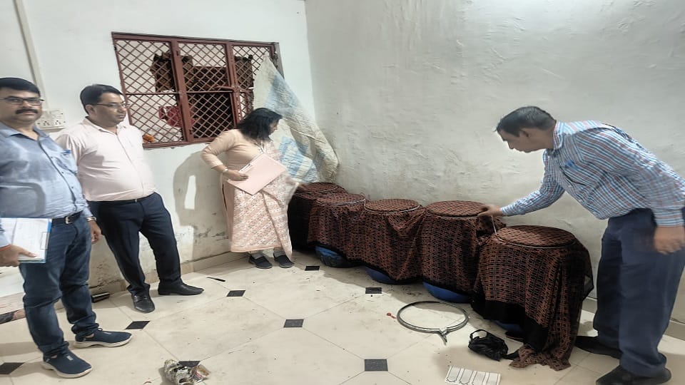 Three quintals of ghee seized warehouse sealed in agra