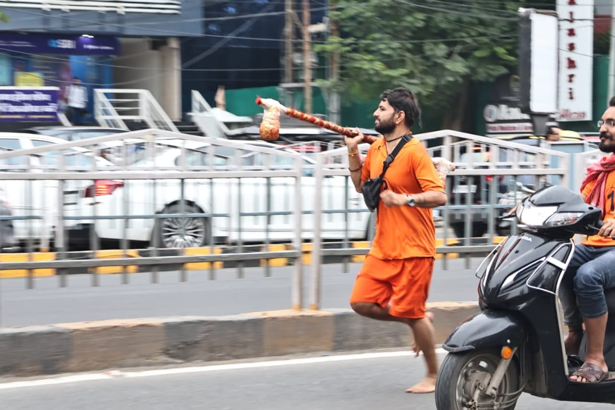 Indore: Kanwariyas ran one thousand kilometers, reached Indore from Ayodhya in 72 hours