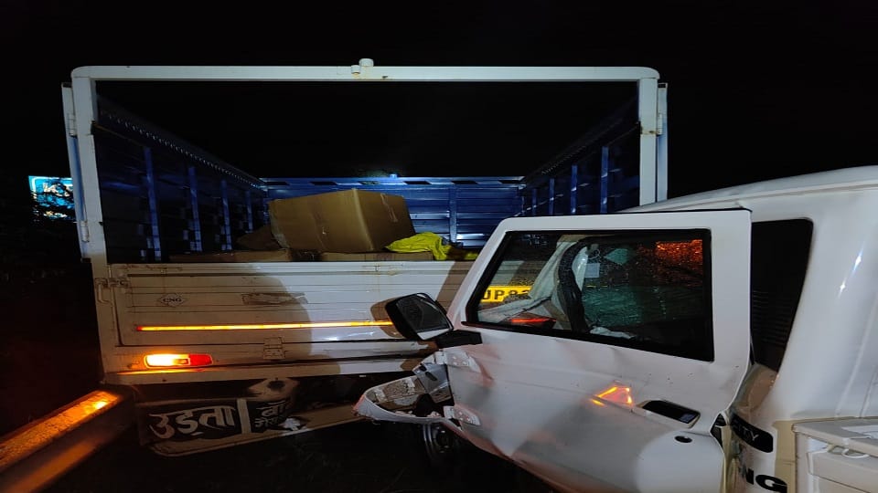 Driver dies in accident on Yamuna Expressway