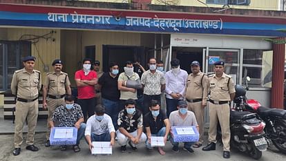 Dehradun police and STF Caught illegal casino in a house in middle of forest, 12 people arrested