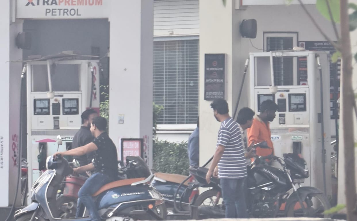 Indore: Helmets are also mandatory for government employees in Indore from Monday