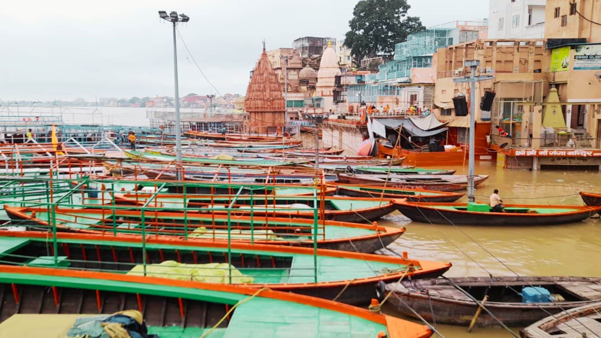 Flood Alert three thousand temples submerged in Kashi thousands of people helpless waters overflow on roads