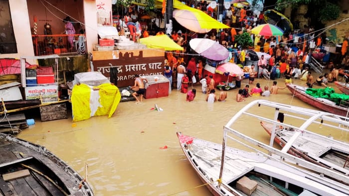 Flood Alert three thousand temples submerged in Kashi thousands of people helpless waters overflow on roads