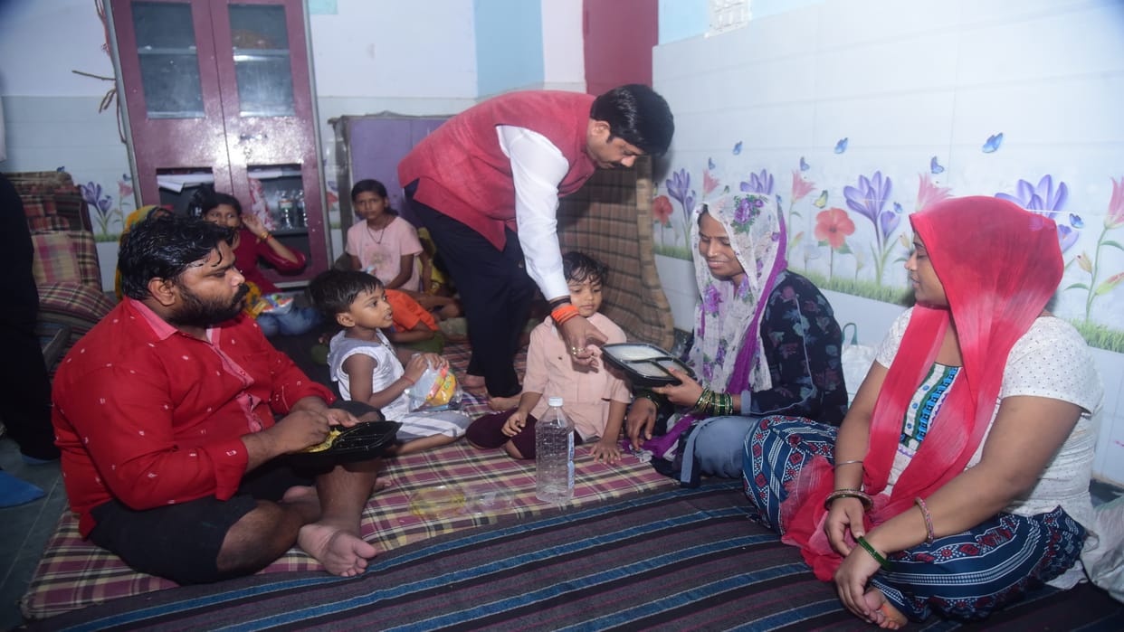 Minister Nandi visited the flood affected areas, took stock of the facilities in the relief camps