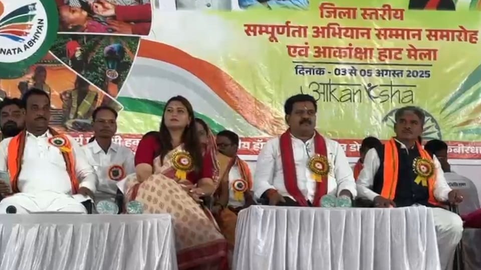 MLA Bohra got angry on the chaos in Akanksha Haat fair reprimanded in the program started today in Kabirdham