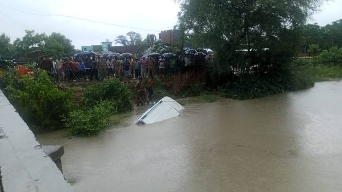 11 people died after Bolero fell into canal in Gonda Everyone was shocked to see pile of dead bodies on road