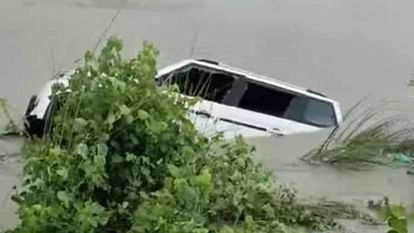 Gonda accident: As soon as Bolero fell into the canal, there was a lot of screaming, Pinky came out and told t