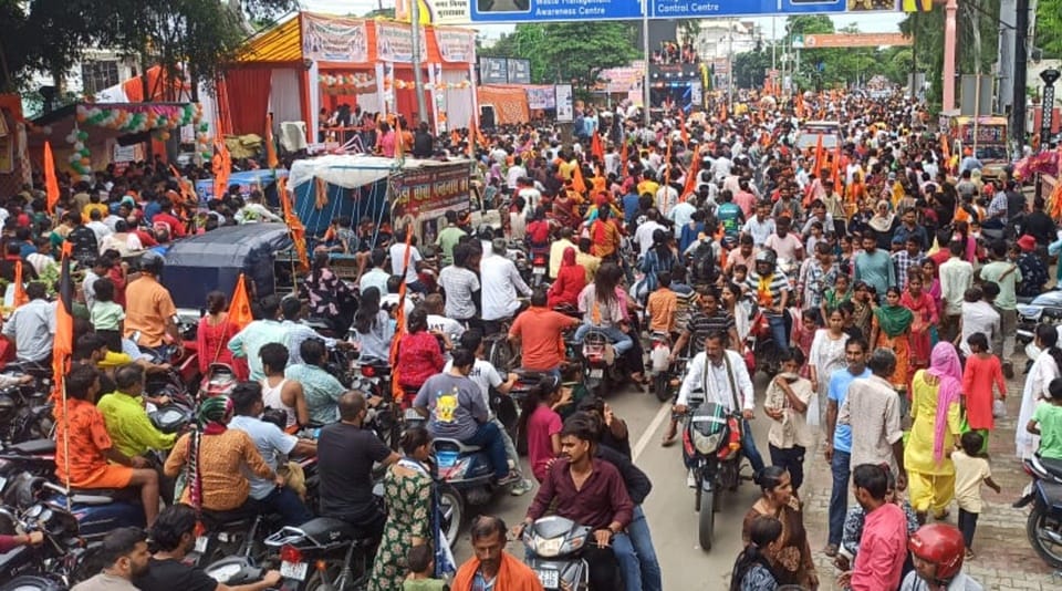 Pictures of saffron-coloured Pitalnagar: Ghungroos on feet, Kanwar on shoulder.. Bol Bam is echoing