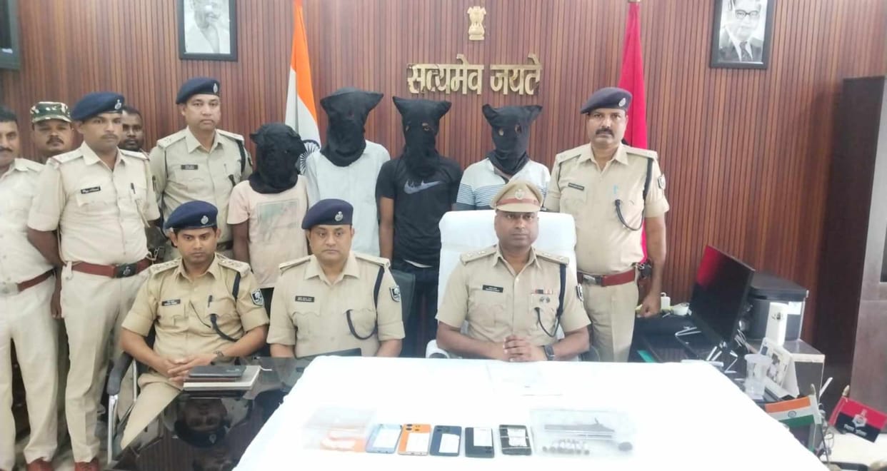 Major action by Khagaria police: Robbery case solved, 15 arrested including top-10 wanted criminals