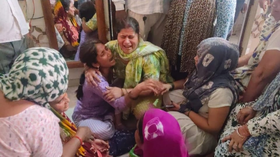 Man Sent to Jail for Killing seven-Month Pregnant Wife in Meerut; Attacked her Pretending to Gift