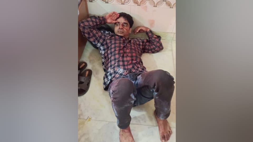 Meerut Murder husband kill wife walls and floor soaked with blood killer husband attack his wife with knife