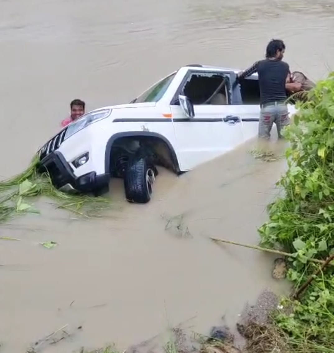 Gonda accident: Uncontrolled Bolero falls into canal, 11 dead including nine members of the same family; one g