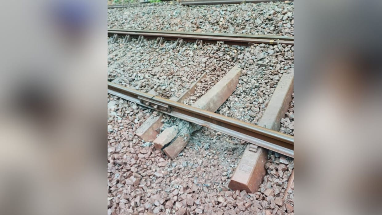Chakradharpur Naxal Attack News: Bomb Blast Damages Railway Track Near Karampada
