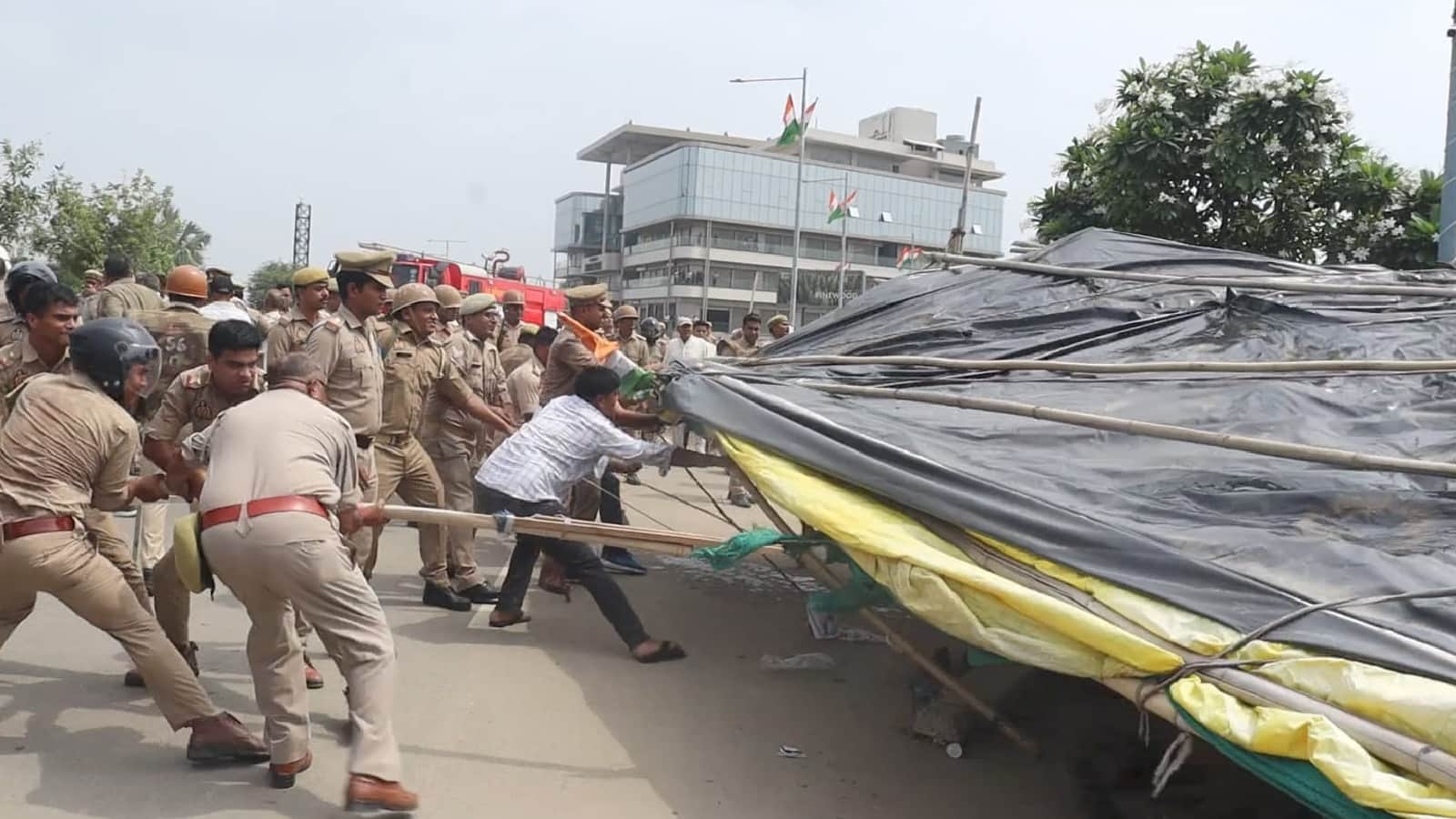 Police removed hundreds of farmers from the protest site in Wave City