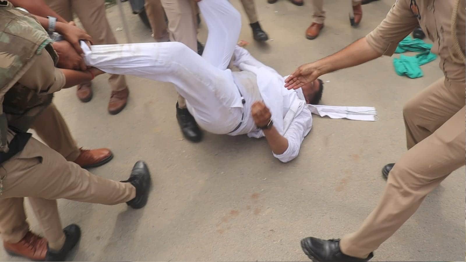 Police removed hundreds of farmers from the protest site in Wave City