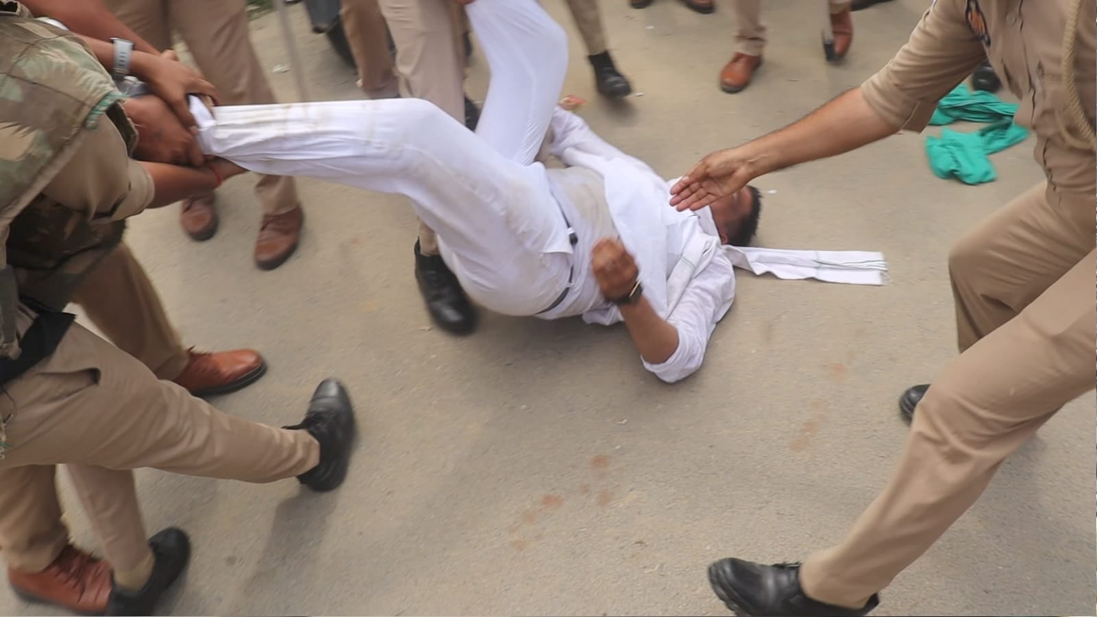 Police removed hundreds of farmers from the protest site in Wave City