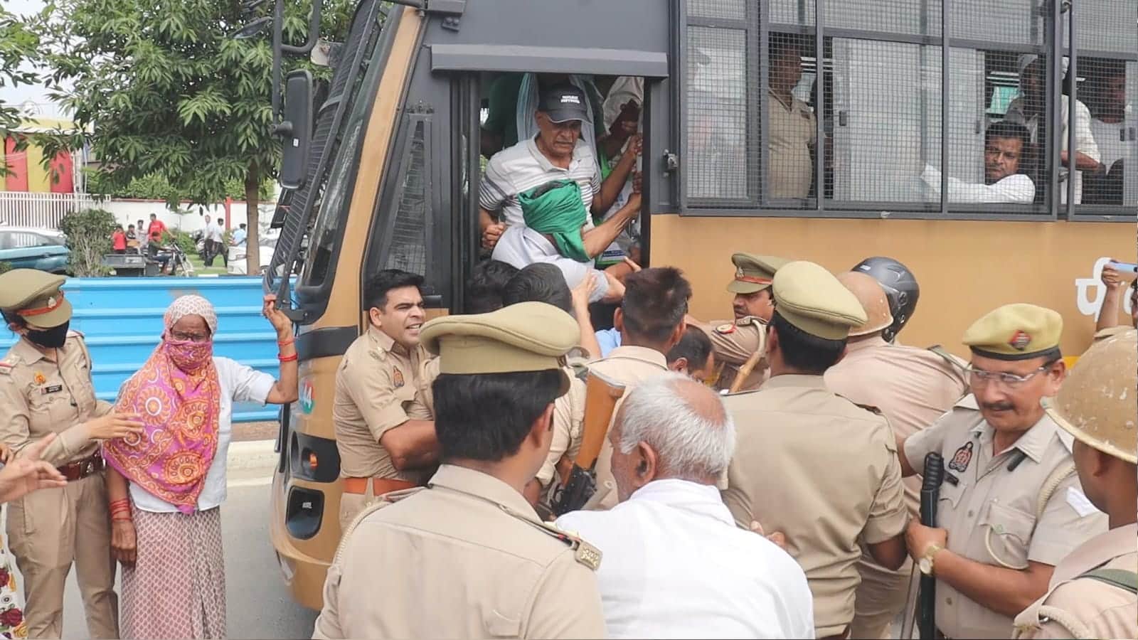 Police removed hundreds of farmers from the protest site in Wave City