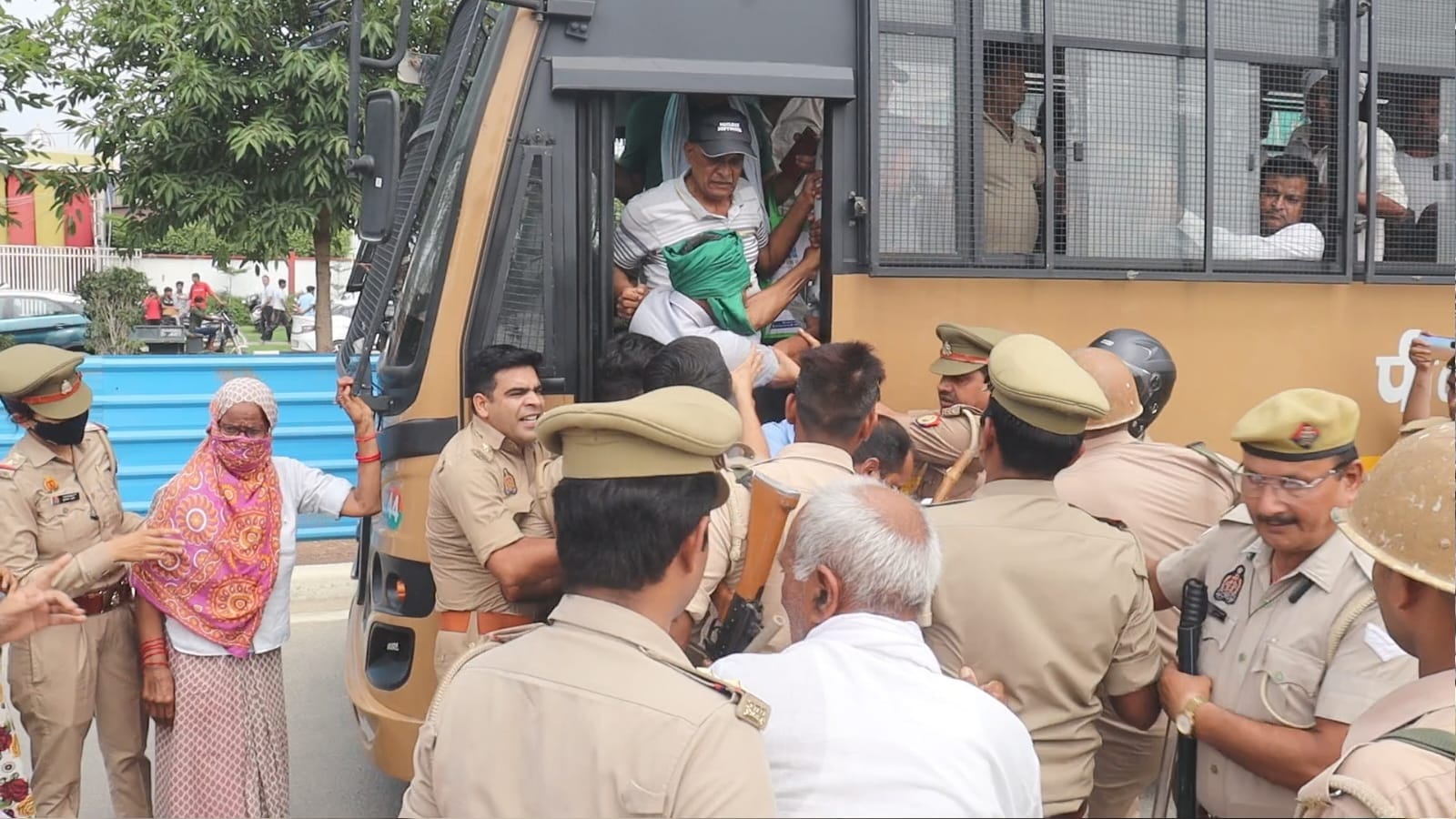 Police removed hundreds of farmers from the protest site in Wave City