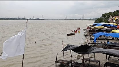 Pratapgarh News: 10 hours of heavy rain... water everywhere, hospital, police station, highway submerged