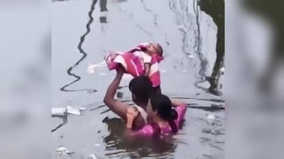 Prayagraj Flood: Waves of Yamuna and Ganga started hitting Arail Dam Road, crowd of onlookers gathered