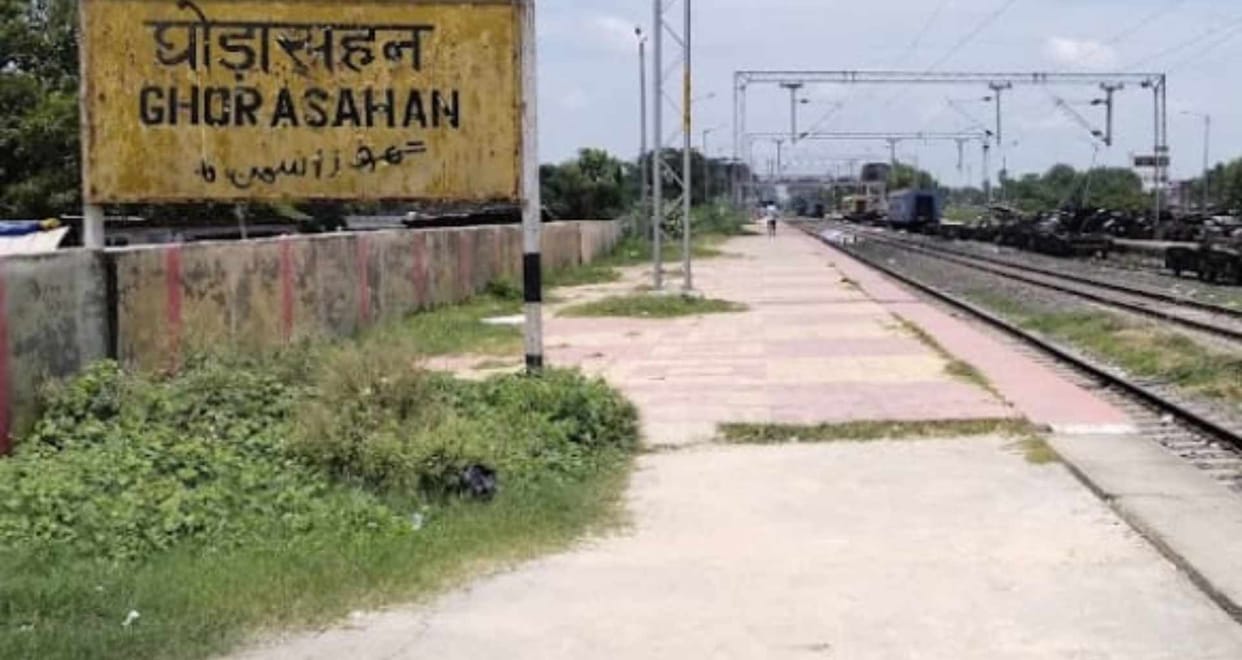 Shops are being built by occupying railway land, illegal business continues with the connivance of mafia