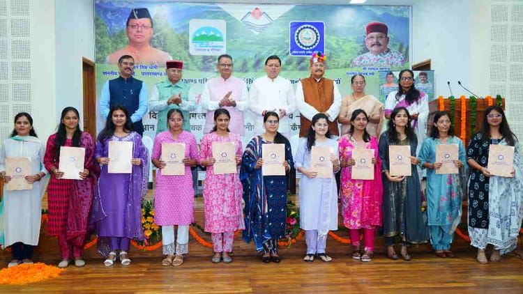 Uttarakhand: सीएम धमाी ने विभिन्न पदों पर चयनित 187 अभ्यर्थियों दिए नियुक्ति पत्र, कहा- ईमानदारी से काम करें