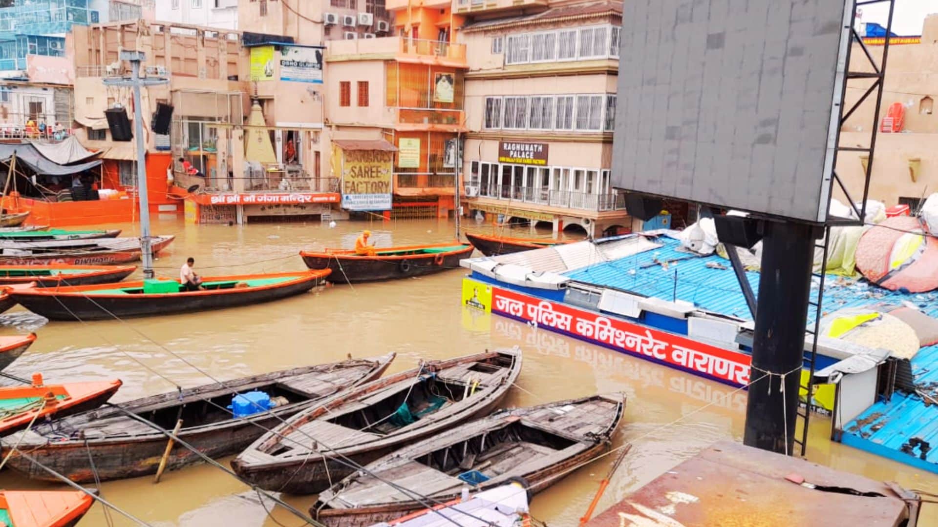 Flood Alert three thousand temples submerged in Kashi thousands of people helpless waters overflow on roads